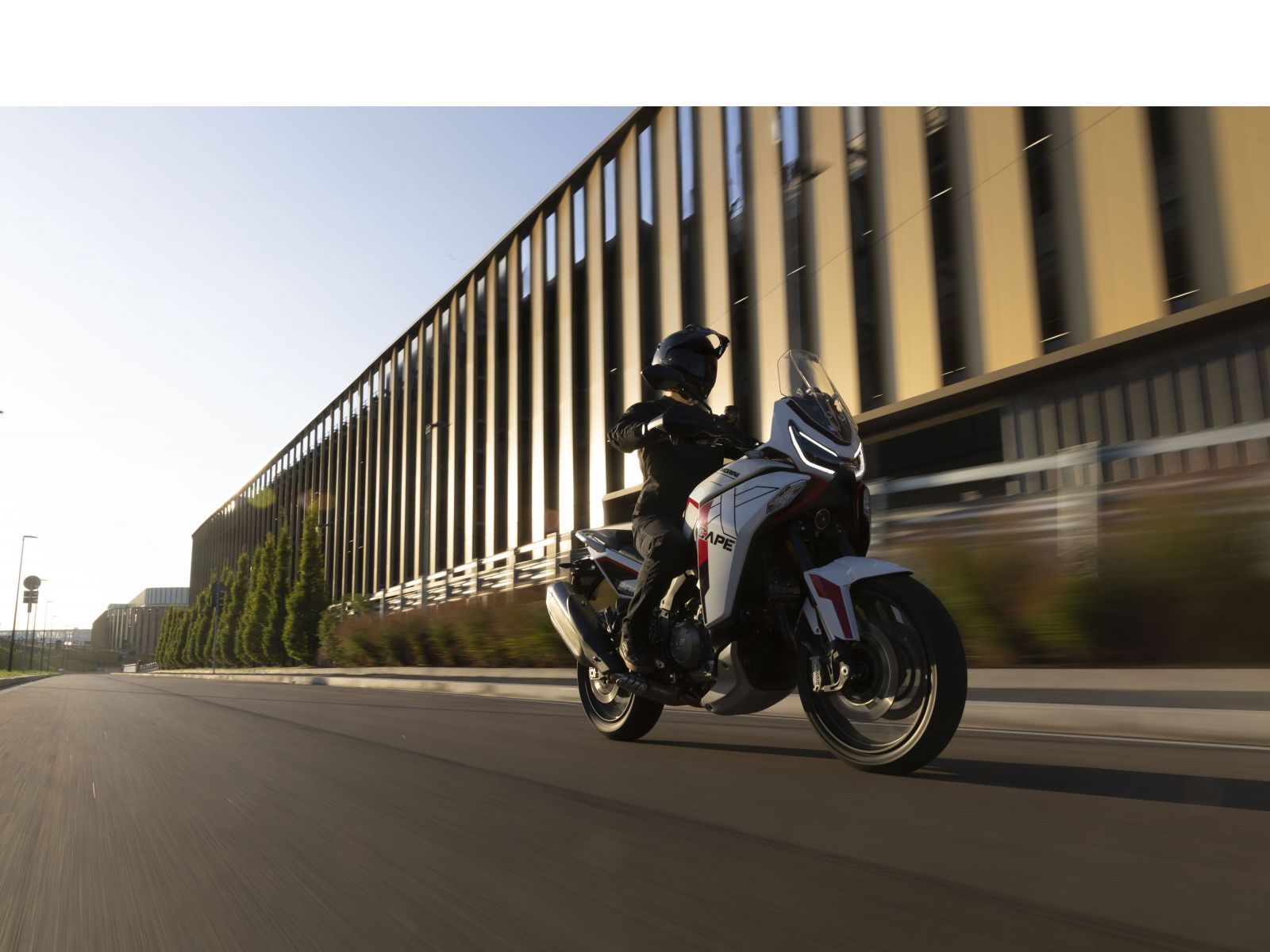 Мотоцикл MOTO MORINI X-CAPE 1200 (ARCTIC WHITE) 2026